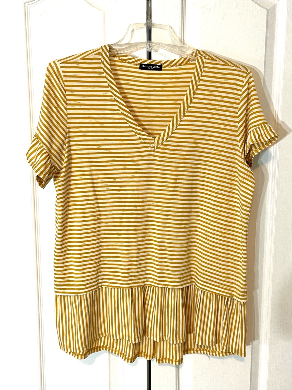 Cha Cha Vente Mustard & Ivory Striped High-Low Ruffle Hem Top • Size Large • EUC